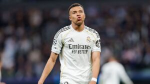 Mbappé mostra como ficou rosto após pancada de ex-Palmeiras e desfalca Real Madrid em treino