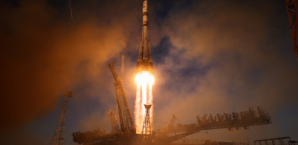 Rússia lança astronauta dos EUA e dois cosmonautas à estação espacial