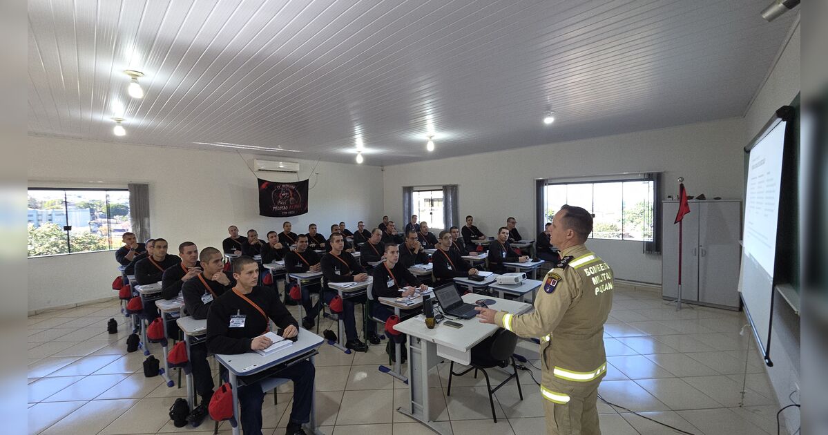 saiba como é a rotina dos alunos-soldados do Corpo de Bombeiros