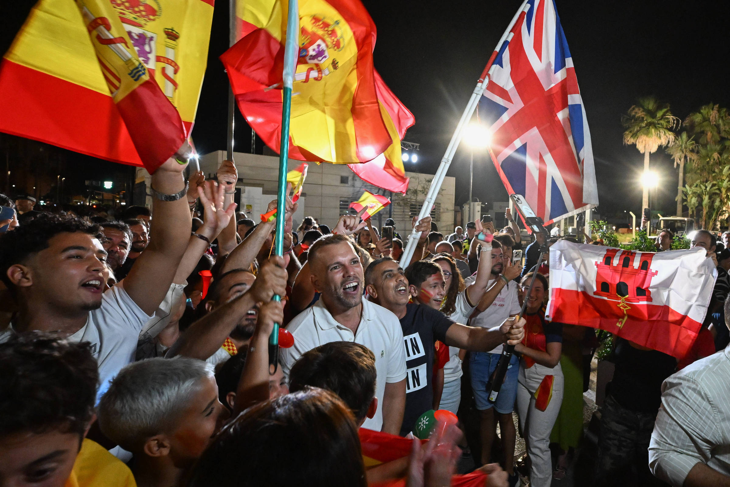 Gibraltar e Espanha eliminam controles na fronteira – 15/07/2026 – Mundo