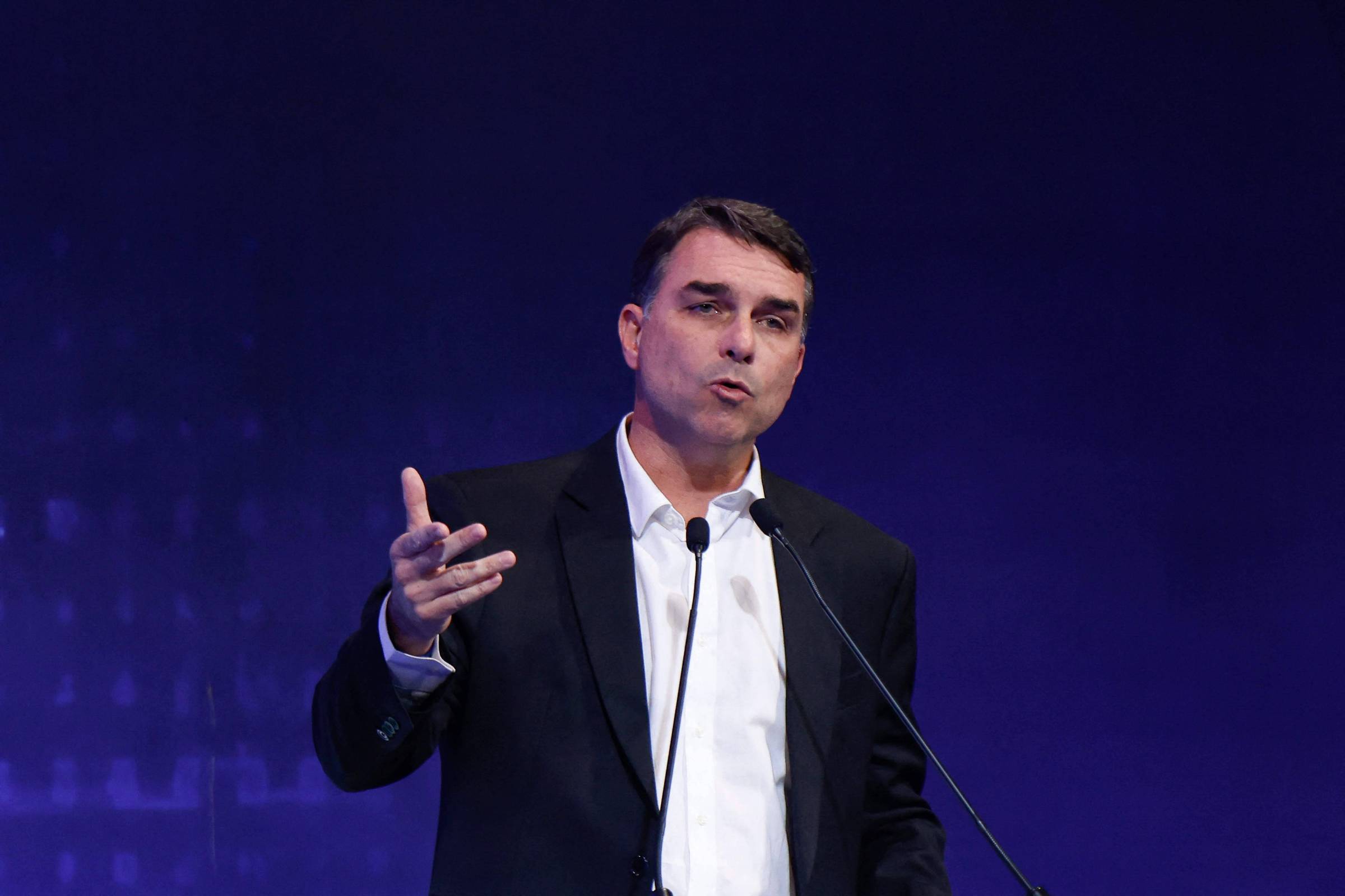 Pesquisa: Flávio Bolsonaro questiona AtlasIntel no TSE – 15/07/2026 – Política