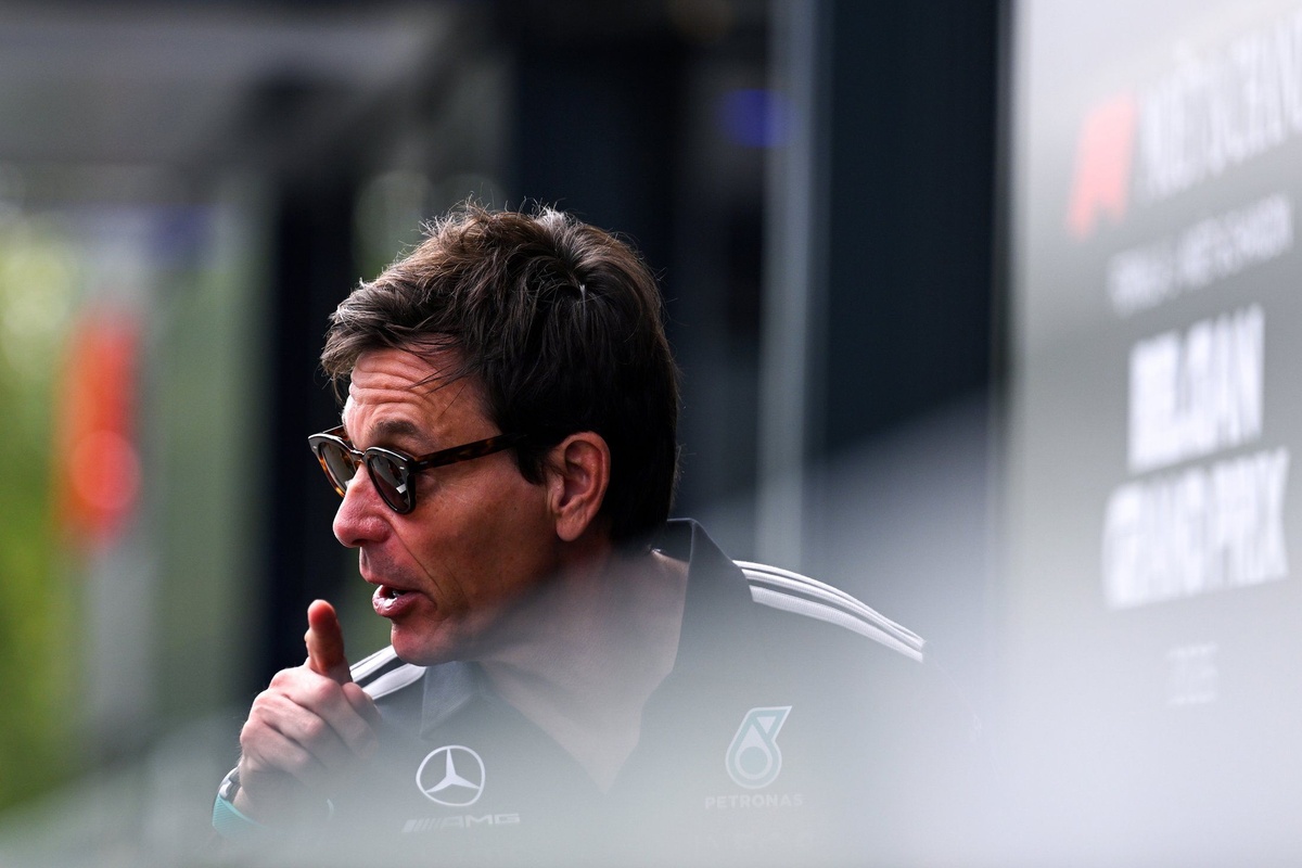 “Carros com motor Mercedes tiveram problemas”, diz Wolff