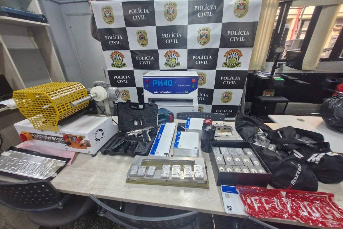 Fábrica clandestina de placas de carro é fechada em SP – 21/07/2026 – Cotidiano