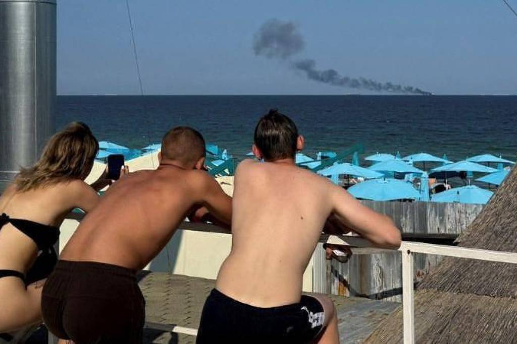 O balneário de luxo na Ucrânia em que turistas em praias lotadas convivem com o perigo constante de bombas e mísseis – 27/07/2026 – Mundo
