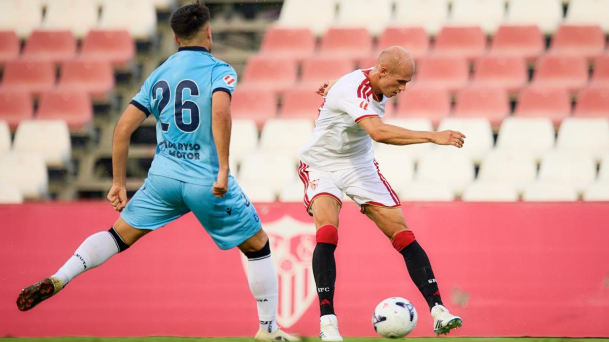 Peque y Miguel Sierra despiertan el gol en el Sevilla