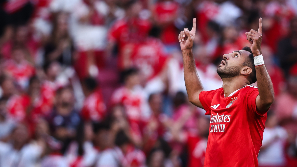 Un póker de Pavlidis evita el susto para el Benfica… ¡y llega el primero de Lenglet!