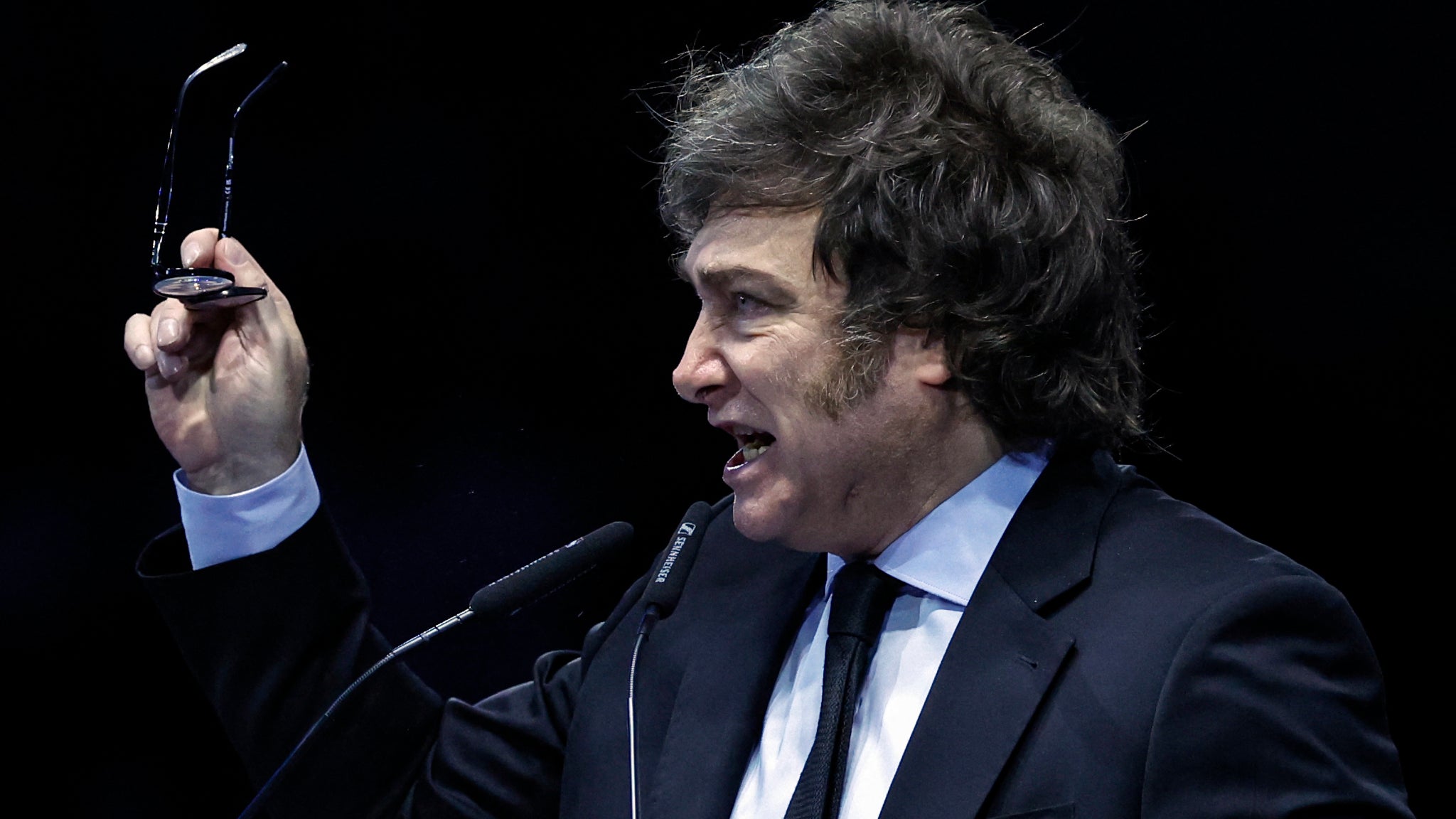 le président argentin dénonce une “campagne contre son pays” orchestrée par le Brésil, le Mexique et le Parti démocrate américain