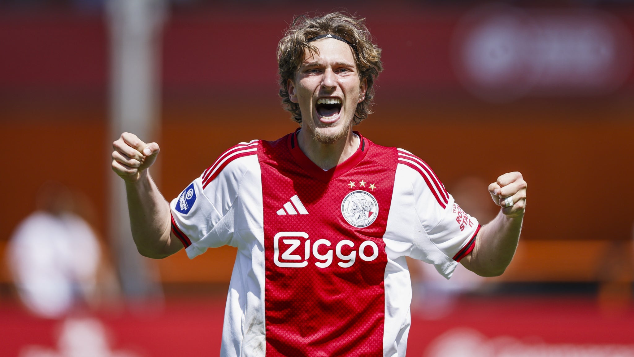 le PSG discute pour l’ailier belge Mika Godts