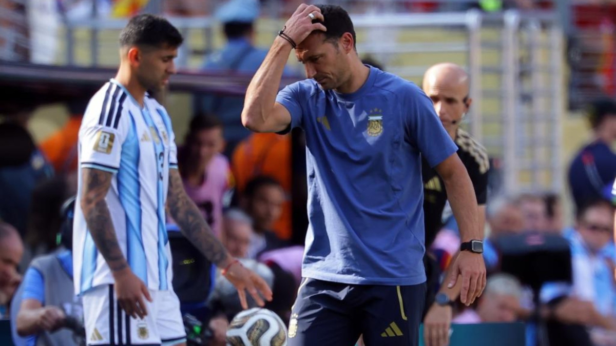 La reacción de Scaloni al ser preguntado por posibles conflictos antes de la final: "No me creo lo que me estás preguntando"