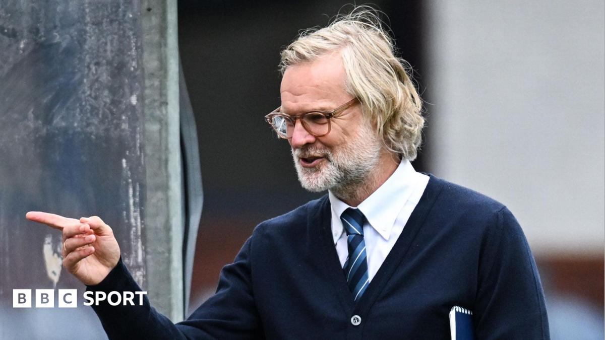Dundee: Manager Steven Pressley signs new contract