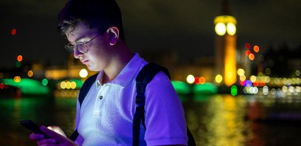 UE acusa TikTok de expor menores a riscos online