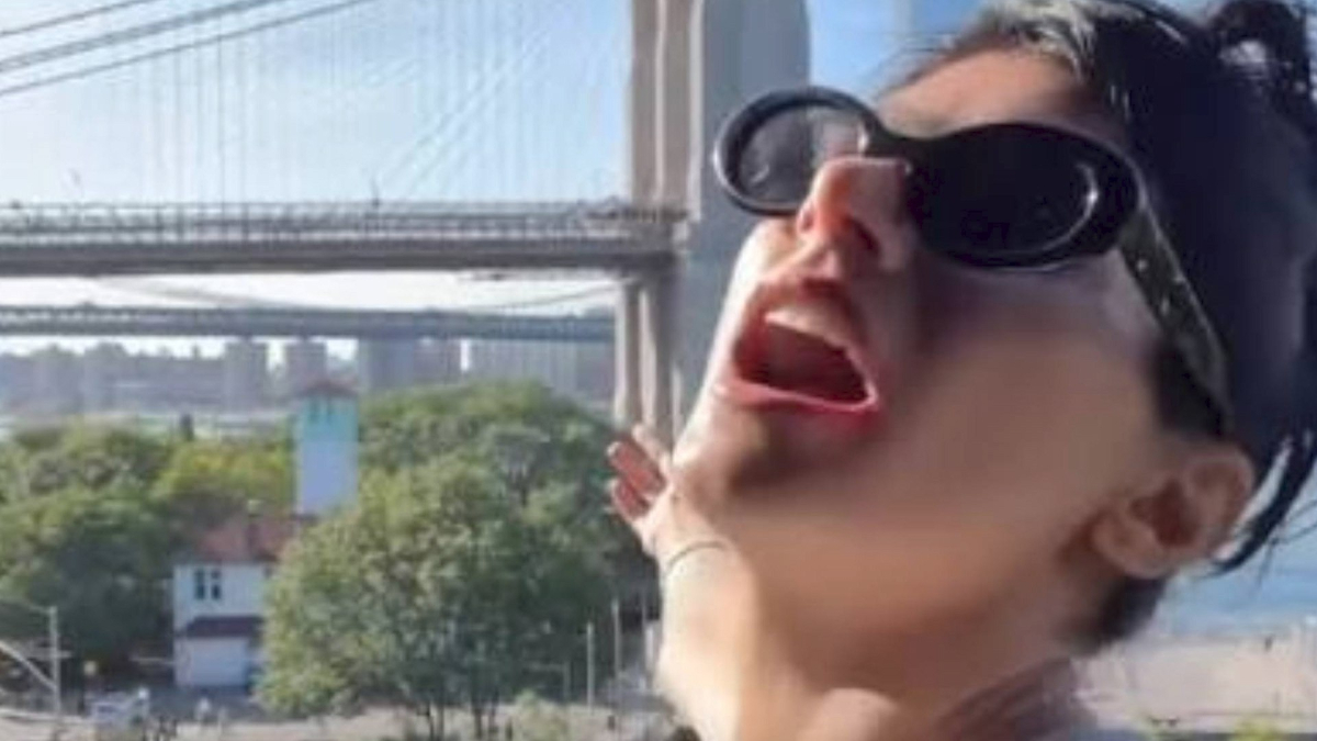 Mia Khalifa canta 'La Perla', Rosalía lo comparte y… ¡en Argentina lo interpretan como una provocación!