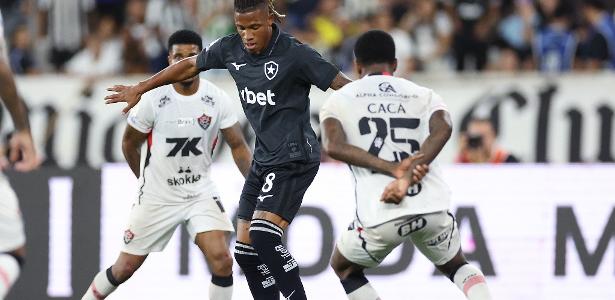 Botafogo ironiza Palmeiras e provoca com música após fechar portas para Danilo