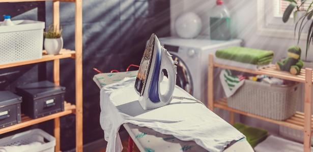 Ferro de passar manchando roupas? Como resolver sem estragar aparelho