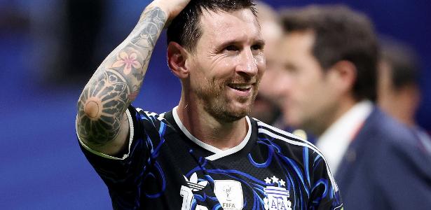Messi dá 2 assistências e quebra recorde de Pelé que durava 56 anos