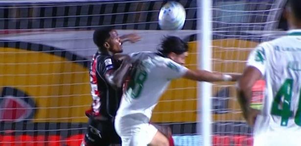 Vitória ironiza arbitragem de jogo com Palmeiras