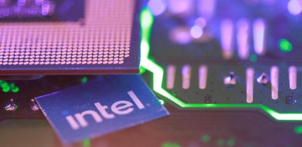 Intel sobe com previsões de que IA impulsionará recuperação da empresa
