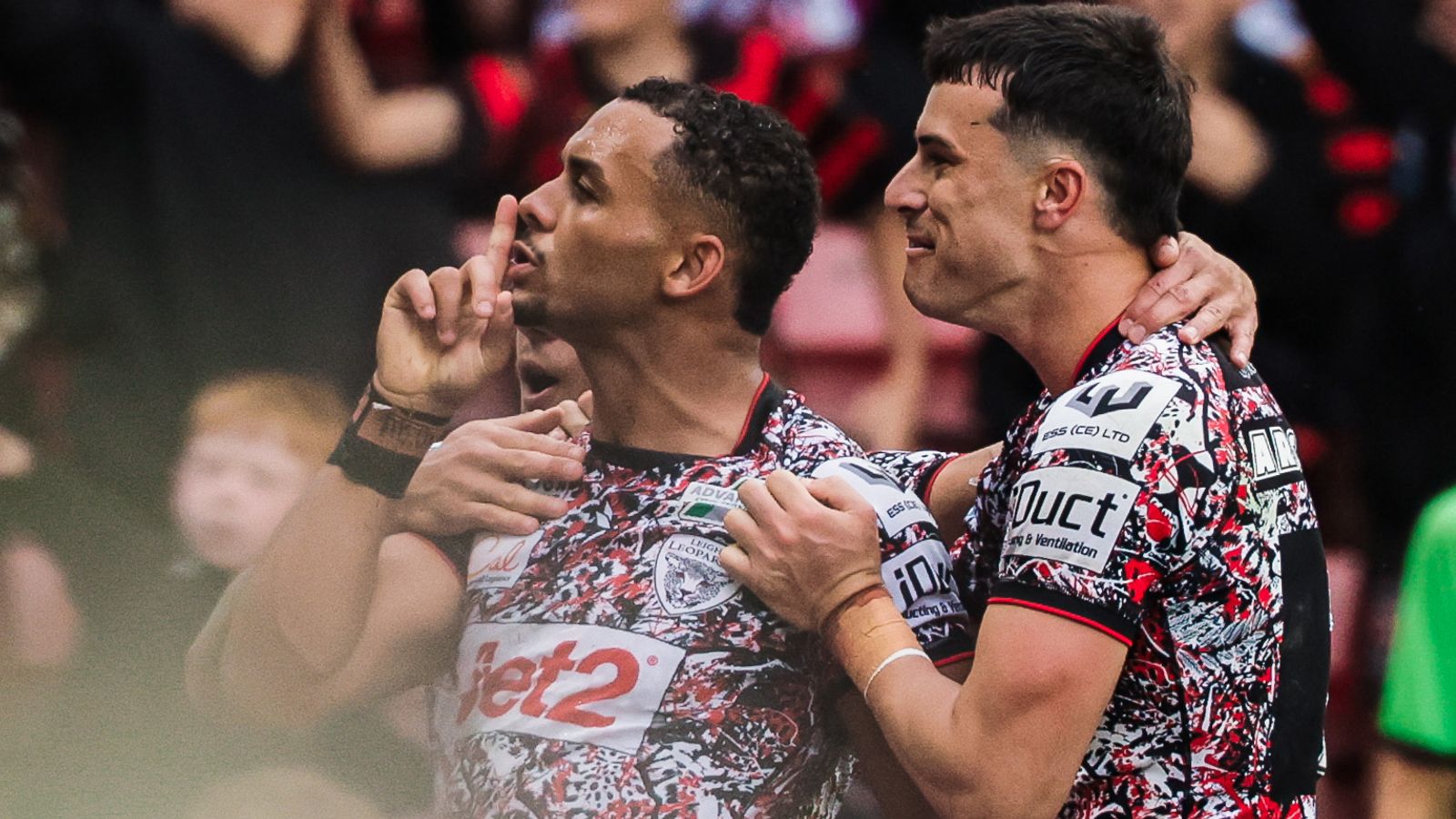 Super League: In-form Leigh close in on top four with victory against Warrington as Huddersfield end 12-game wait for win | Rugby League News