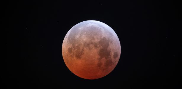 Nuvens podem atrapalhar visualização do eclipse lunar no Brasil