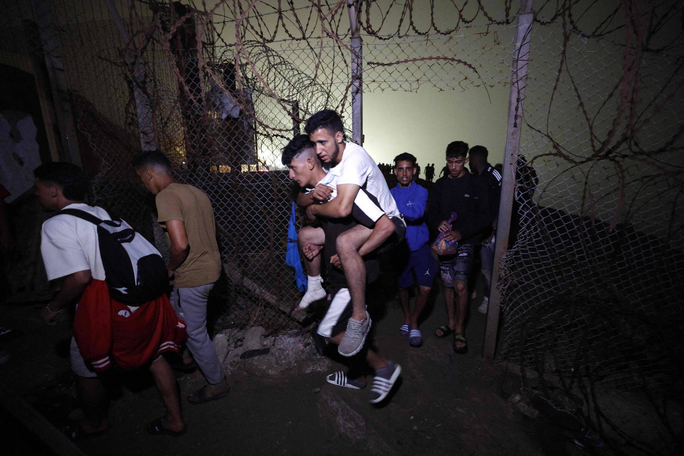 Ceuta: Migrantes retornam ao Marrocos após hostilidade – 01/08/2026 – Mundo