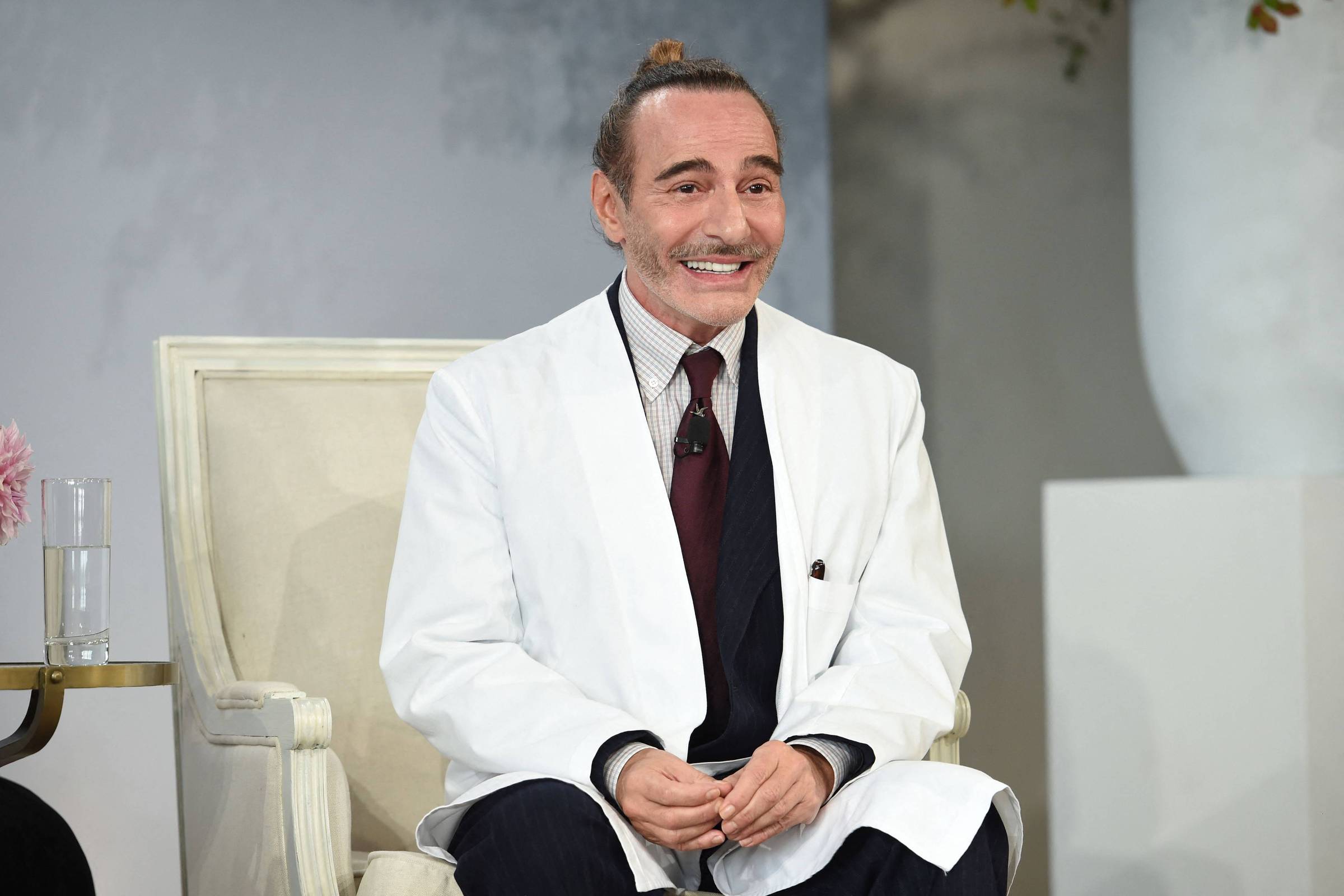 Met enfrenta dilema para homenagear John Galliano – 01/08/2026 – Ilustrada