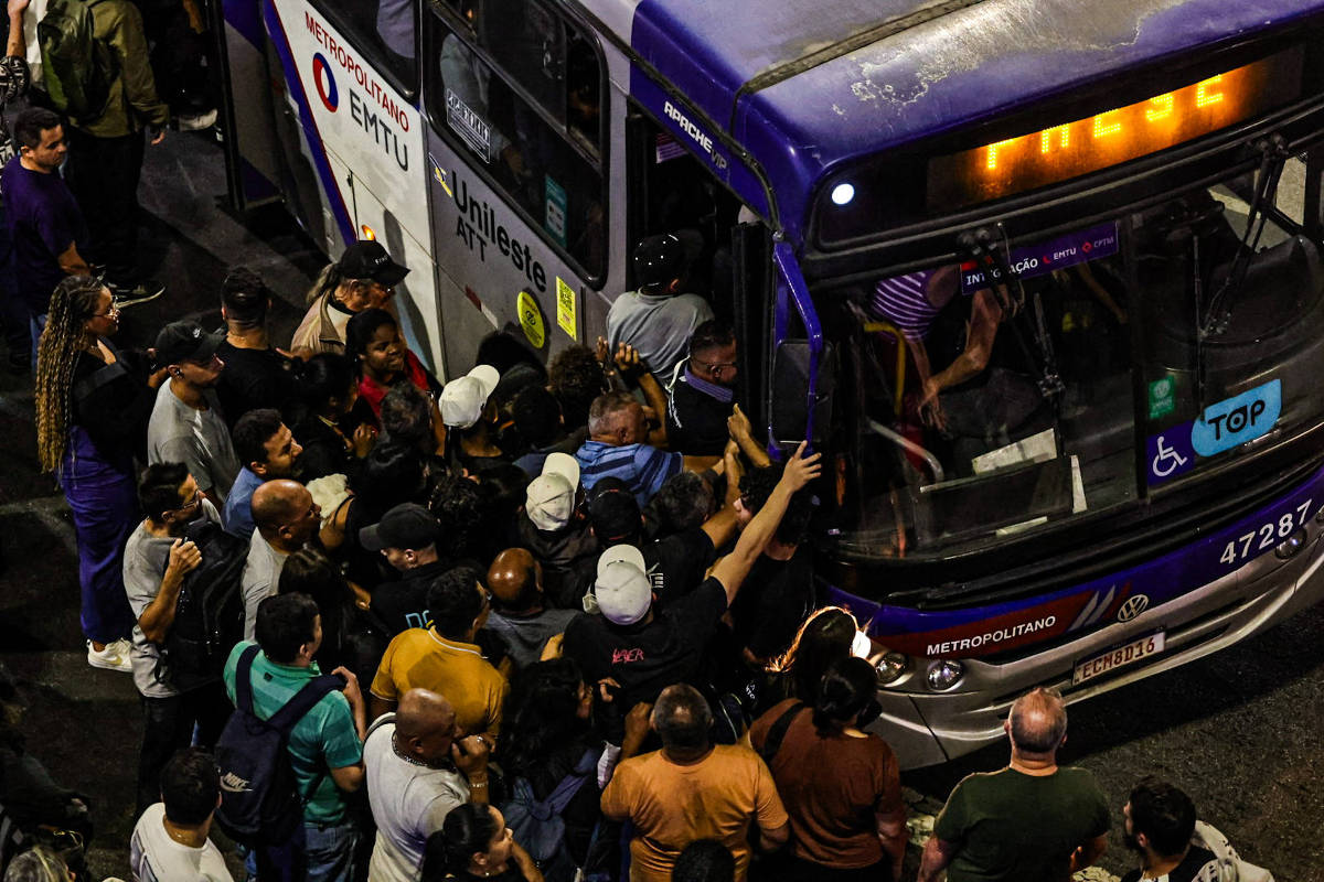 Greve chega ao 2º dia nas linhas 11-coral, 12-safira e 13-jade – 05/08/2026 – Cotidiano