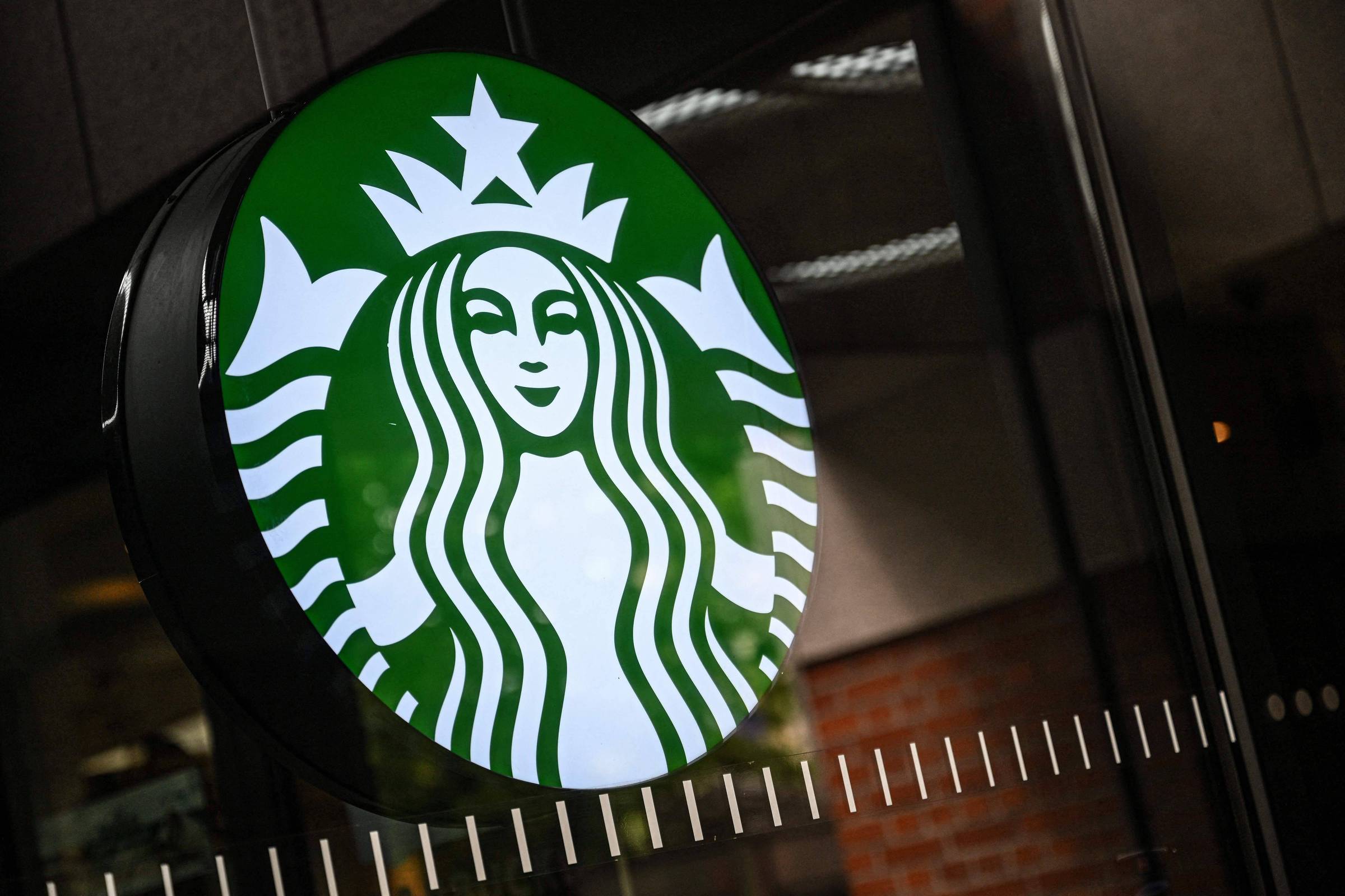 Starbucks é investigada por anúncio polêmico na Coreia – 05/08/2026 – Economia