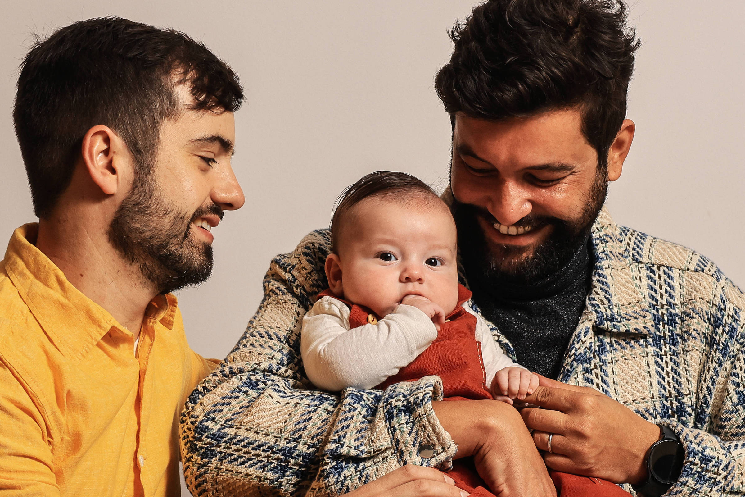Casais gays transformam sonho da paternidade em realidade – 08/08/2026 – Equilíbrio