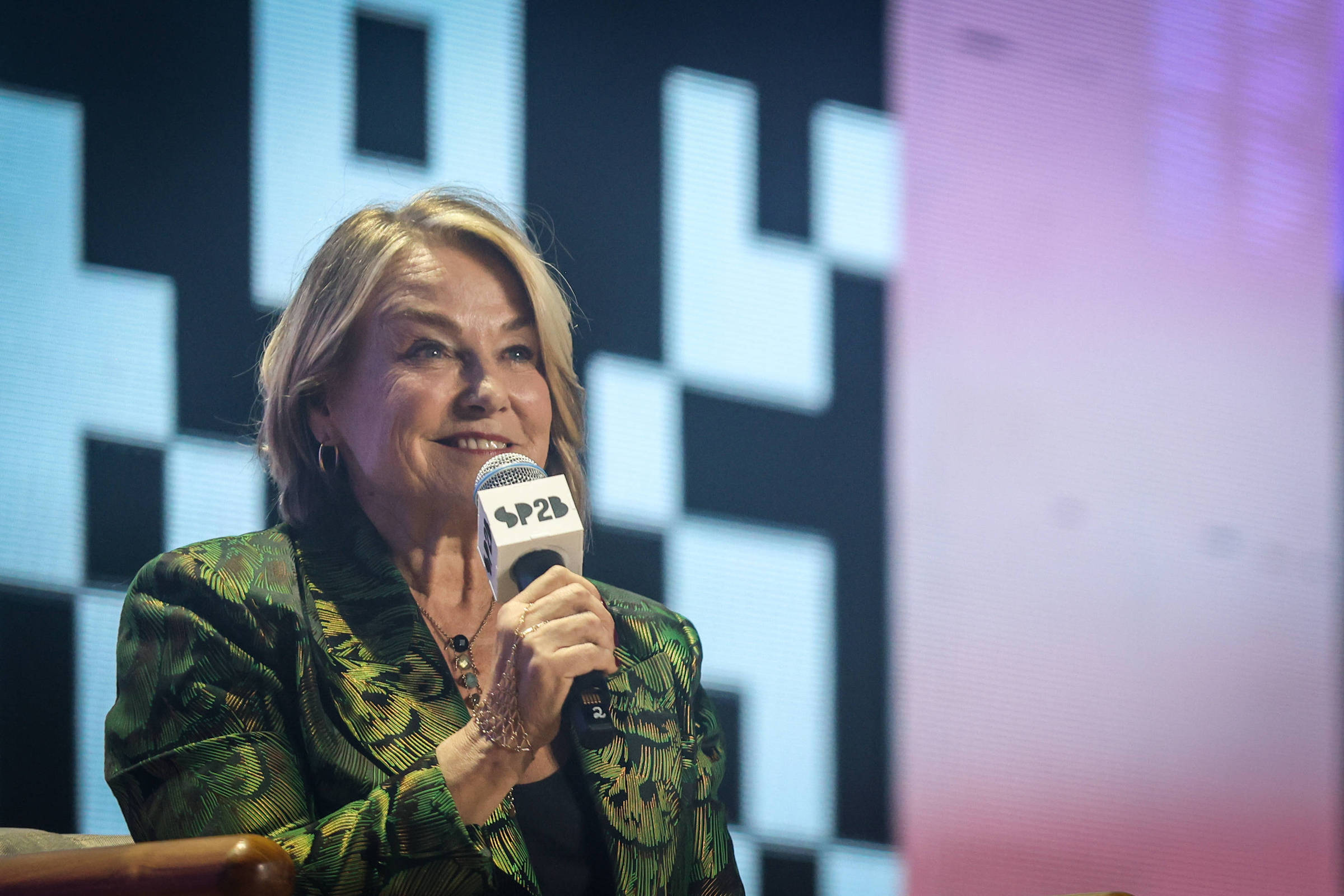 SP2B Cremos mais em máquinas que pessoas, diz Esther Perel – 10/08/2026 – Ilustrada