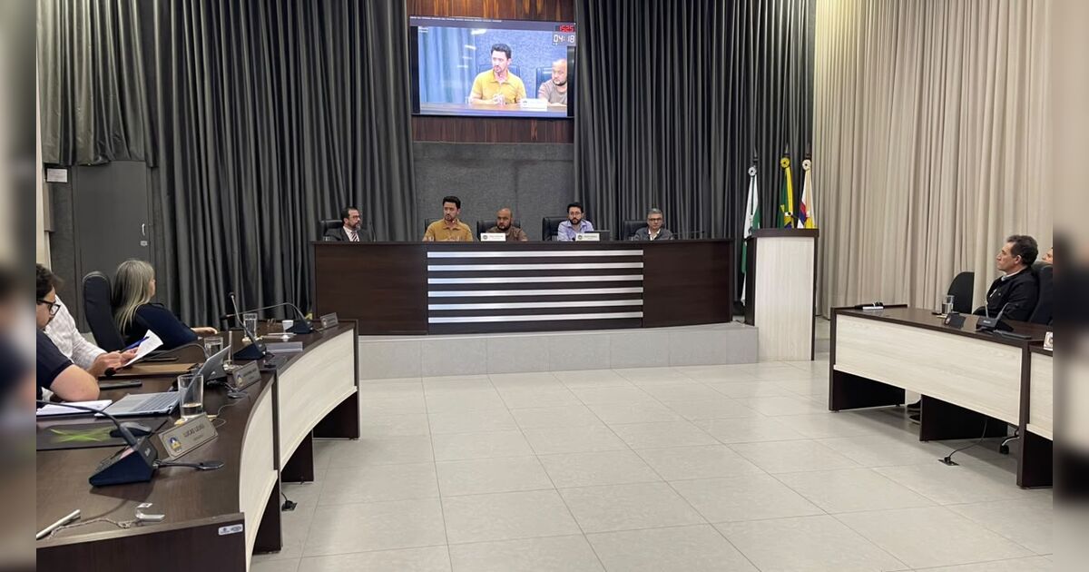 Comissão da Câmara discute dívida de Apucarana com prefeito e secretário