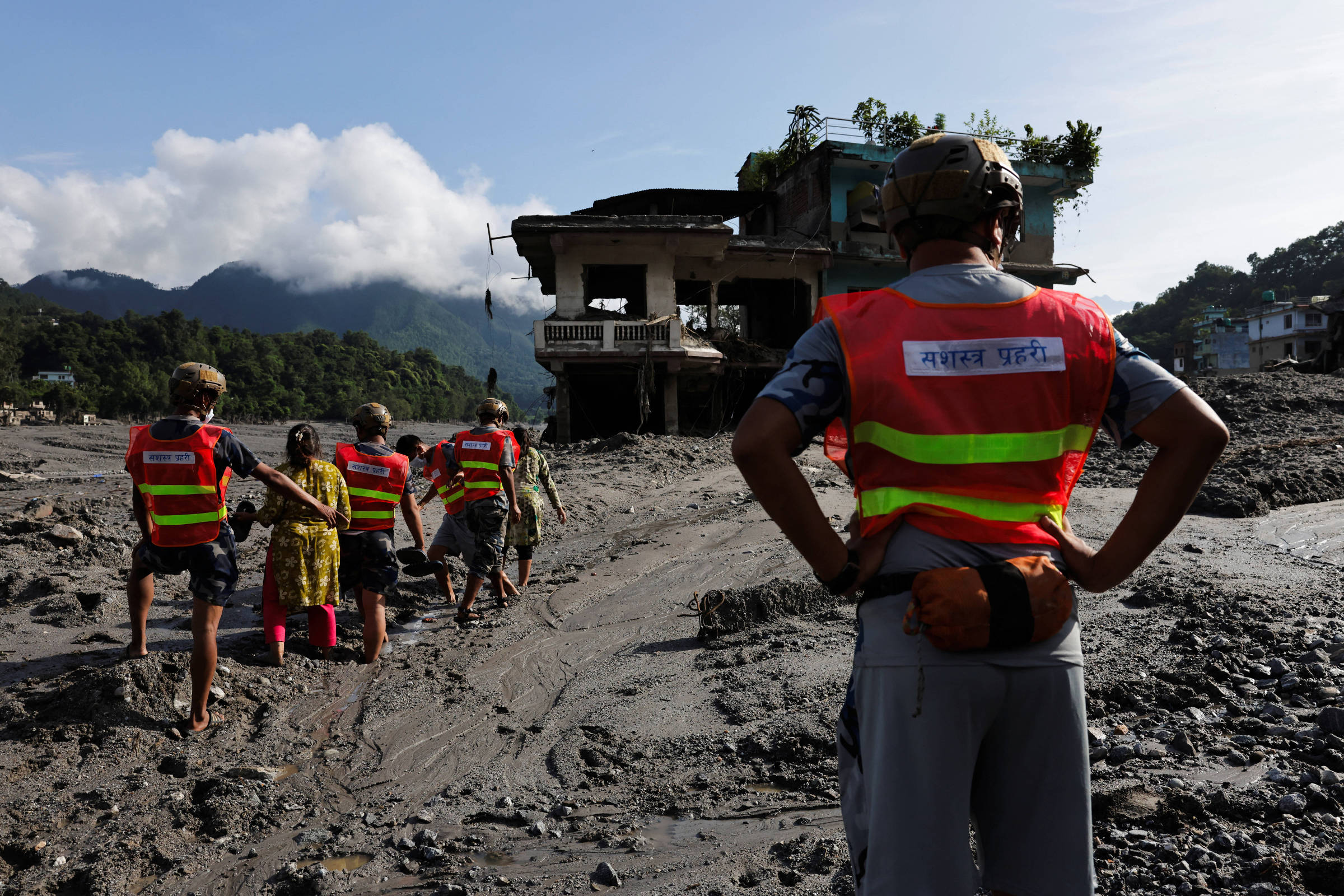 Enchentes Nepal:Corpos de vítimas foram levados até Índia – 28/08/2026 – Mundo