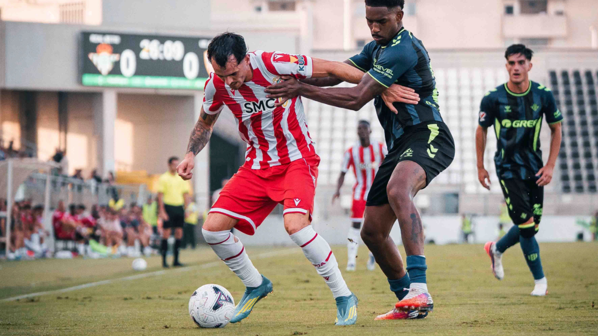 Corralejo da la victoria al Betis