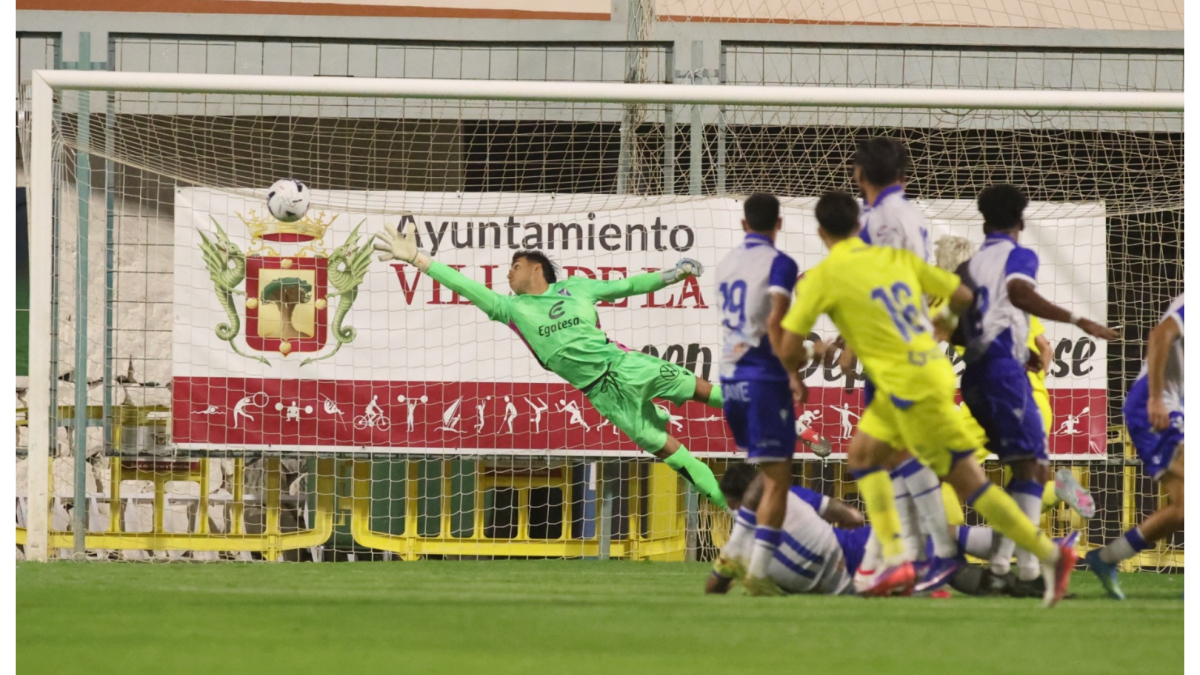 El Cádiz sobrevive a un buen Tenerife y corona el Teide en los penaltis