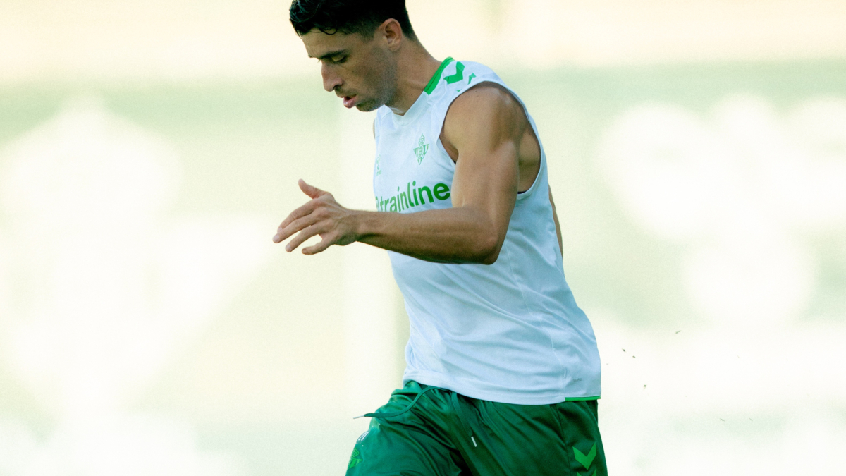 Cucho, Fidalgo y Marc Roca, en la lista para recibir al Bournemouth