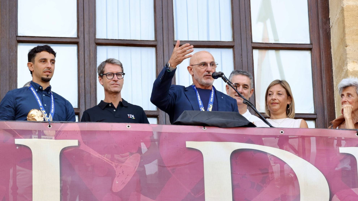 De la Fuente se emociona por el reconocimiento de su pueblo