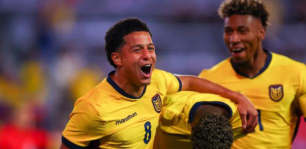 Flamengo encaminha reforço de ponta equatoriano e tenta destravar argentino