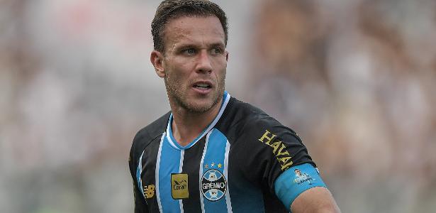 como Arthur pode ajudar Cuca a resolver problema no meio de campo