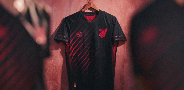 Umbro lança uniforme preto de 2026