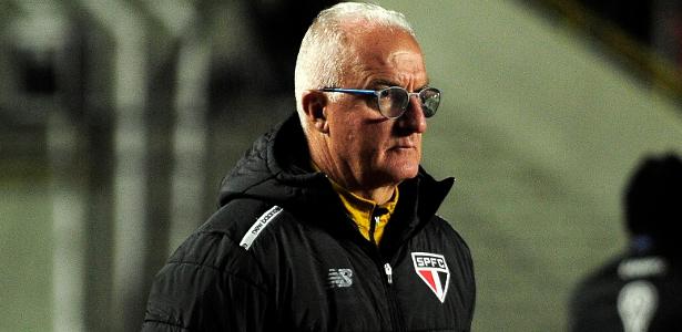 Dorival vê jogo desleal na altitude e projeta classificação: ‘Esperançoso’