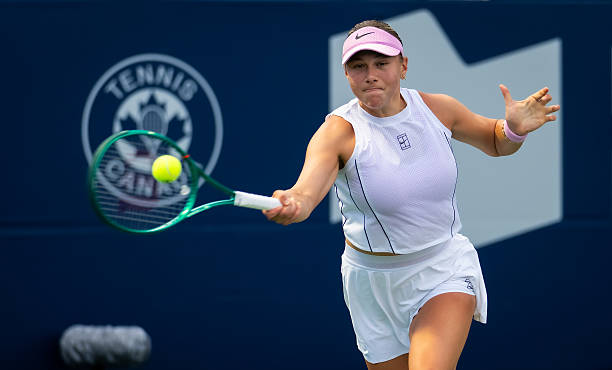 Anisimova e Svitolina vencem e confirmam duelo nas oitavas