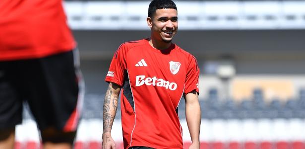 Chelsea busca novo destino para joia equatoriana comparada com Endrick