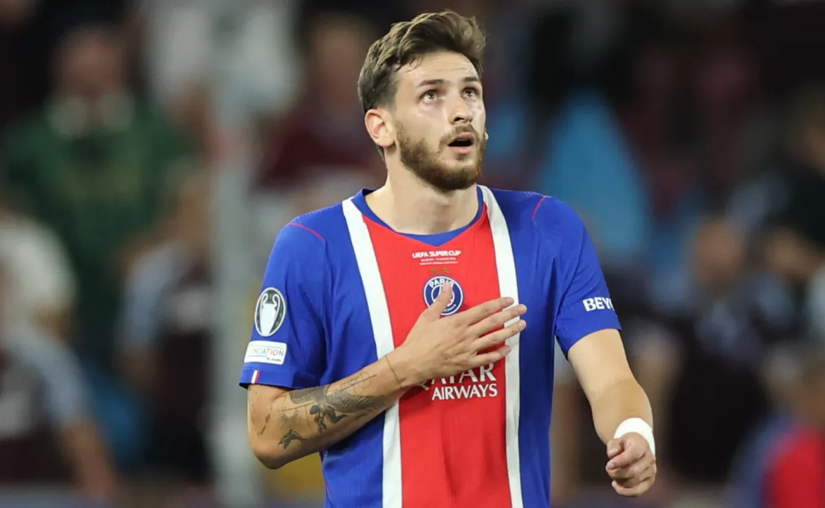 Why isn’t Khvicha Kvaratskhelia starting today for PSG vs Lille in Matchday 2 of the 2026-27 Ligue 1 season?