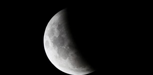 Eclipse lunar ‘quase total’ deixa 96,2% da Lua escurecida