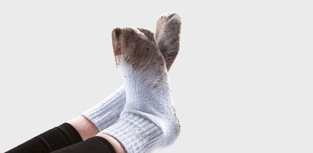Como recuperar branco das meias sem esfregar: truques que facilitam
