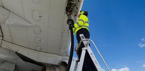 Em julho, a companhia reduziu o preço do combustível aéreo em 14,4%, ou menos R$ 0,81 por litro