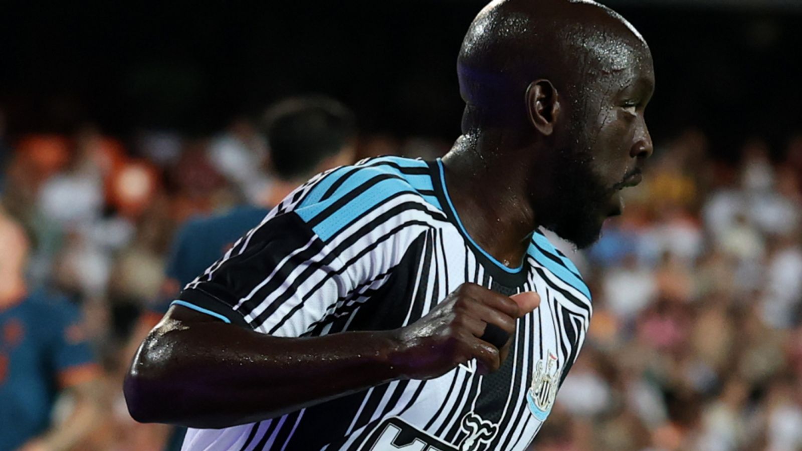 Valencia 1-2 Newcastle: Yoane Wissa’s double gives Matthias Jaissle winning start as Anthony Elanga stretchered off | Football News