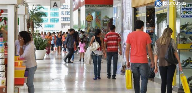 Crise no varejo é culpa dos juros altos e do comércio online, diz ministro
