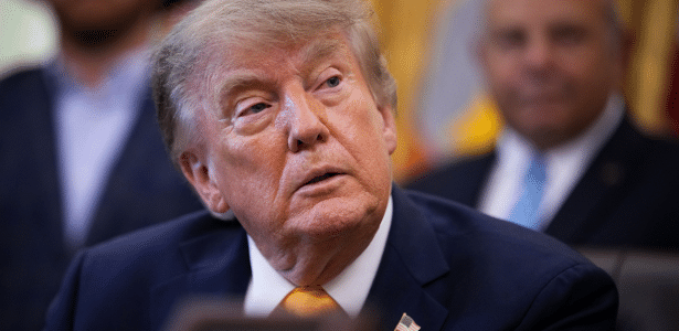 Trump firma acordo com gigantes da tecnologia e propõe novo nome para IA