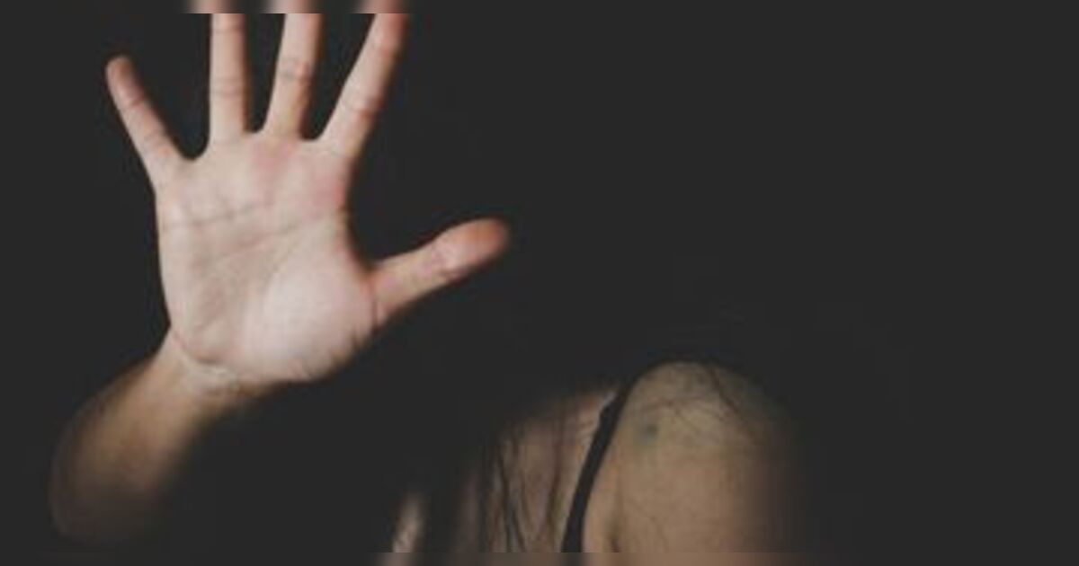 Mulher é espancada por dono de bar em praça de Jandaia do Sul