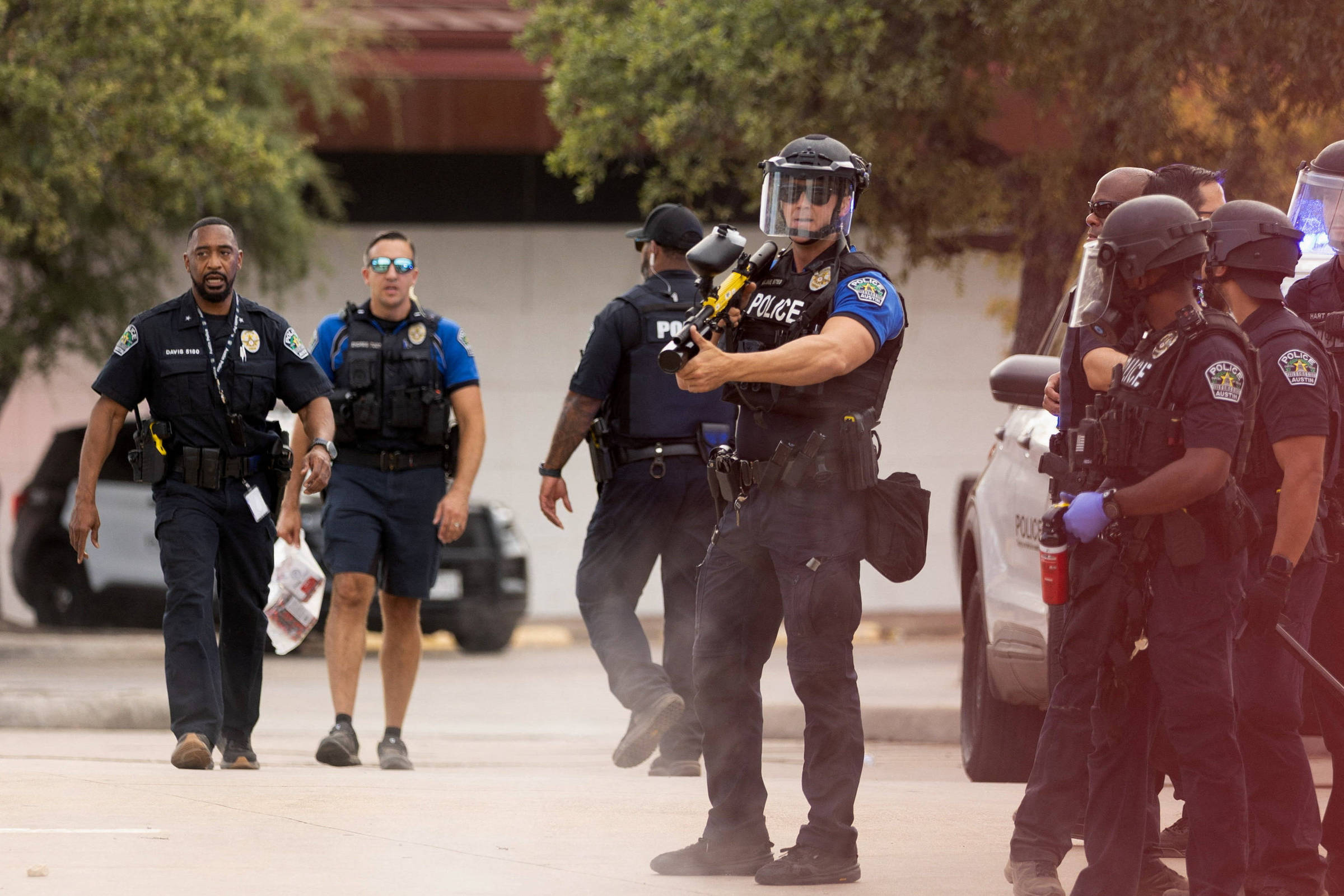 ICE: Agente fere homem em Austin após perseguição a pé – 20/09/2026 – Mundo